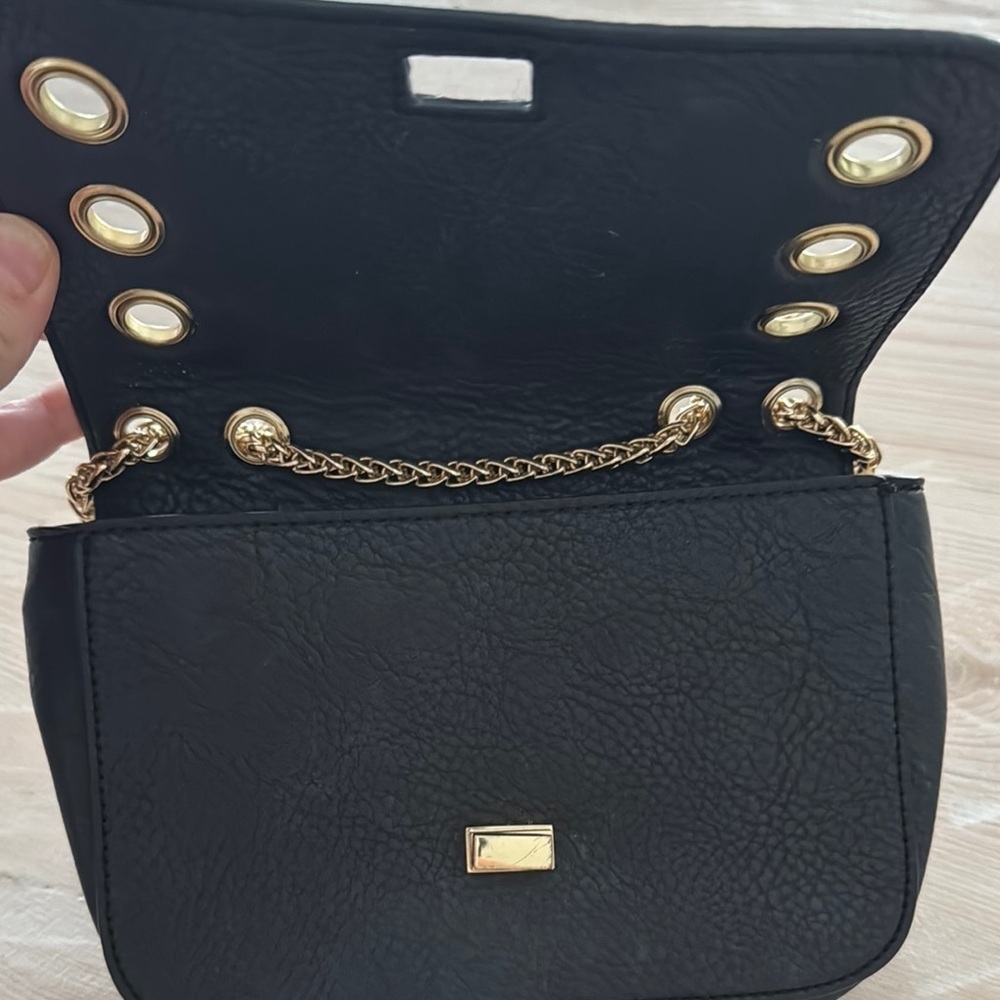 Chic Black Crossbody Bag - Picture 5 of 6